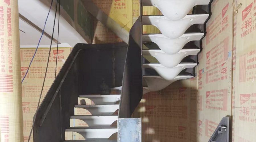 山東皇家私人定制GRG旋轉(zhuǎn)樓梯魚骨造型 山東皇家私人定制GRG旋轉(zhuǎn)樓梯魚骨造型