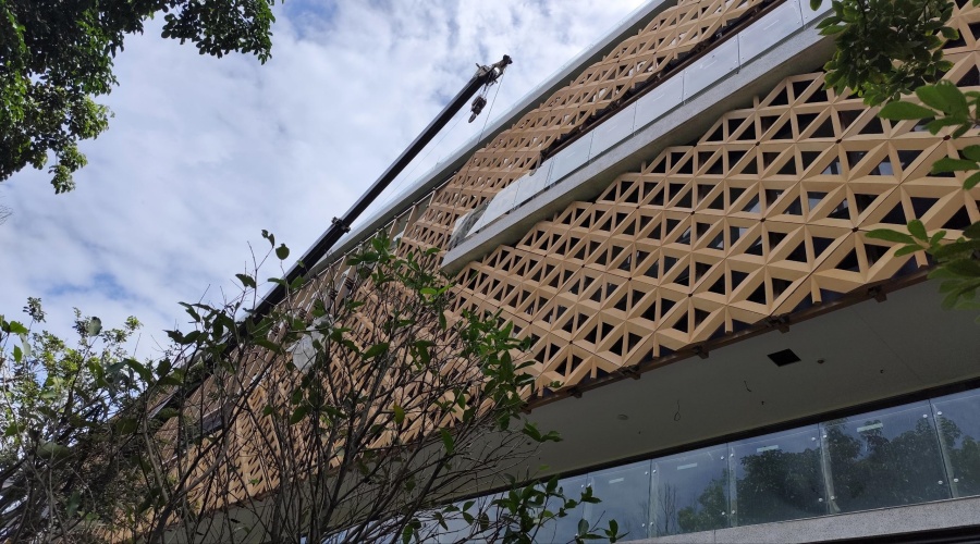 惠州茶葉產業園彩色UHPC鏤空幕墻板工程案例 惠州茶葉產業園彩色UHPC鏤空幕墻板工程案例