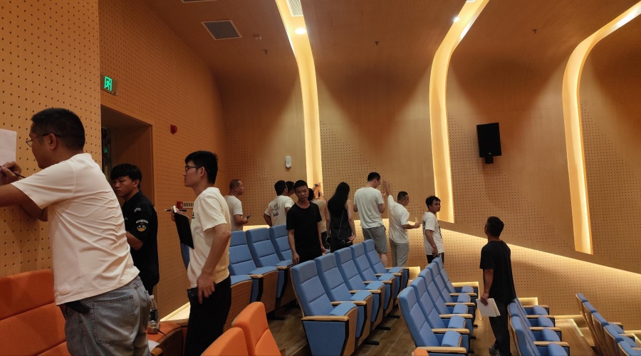 深圳坪山實(shí)驗(yàn)學(xué)校GRG報(bào)告廳穿孔板工程案例